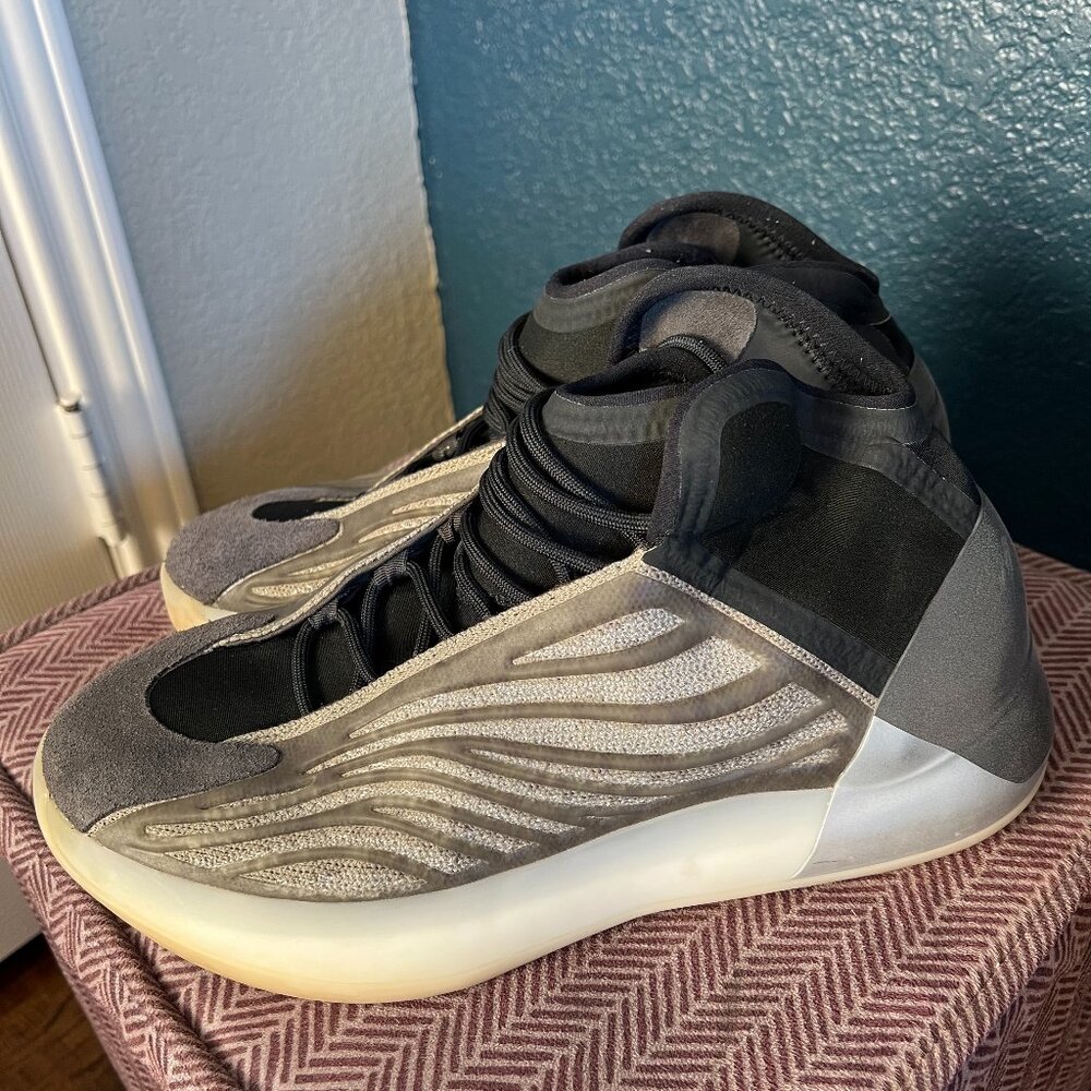 Yeezy QNTM Barium